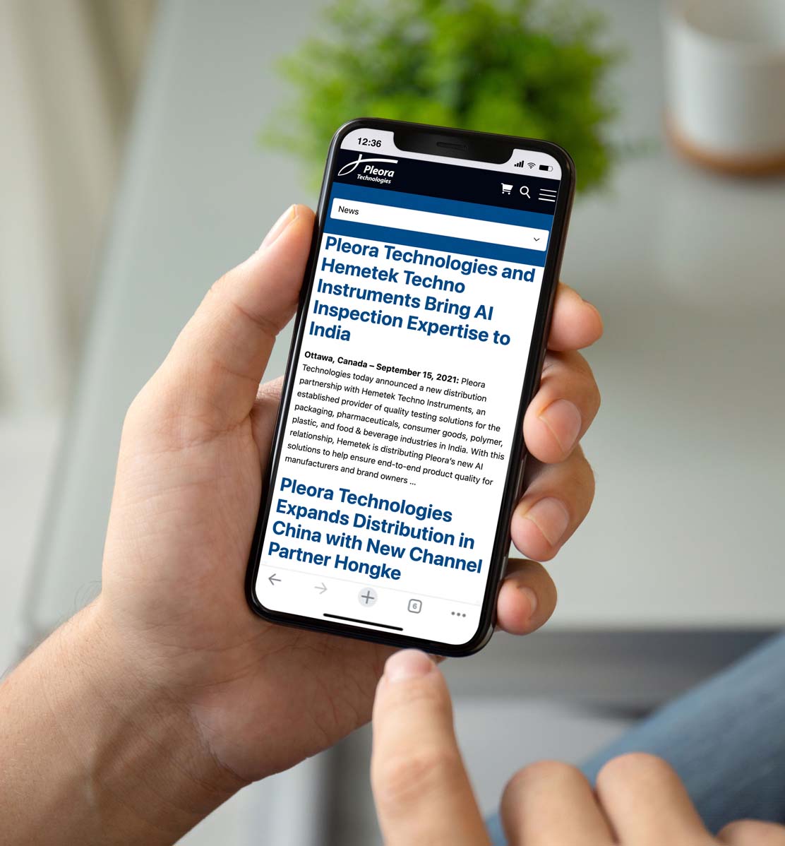 Person reading Pleora news on a mobile device